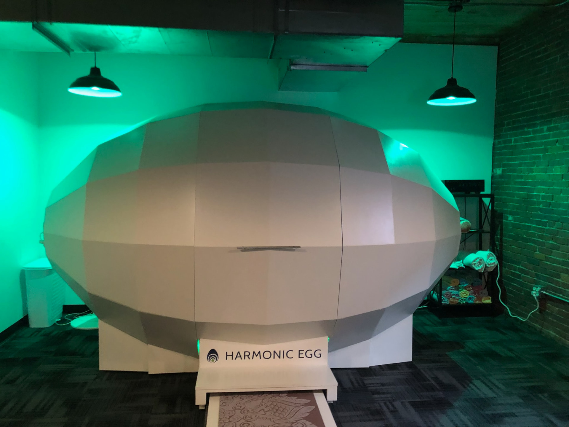 Front-on view of the closed Harmonic Egg under green light